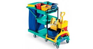 Удобная уборка с помощью тележек