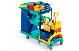 Удобная уборка с помощью тележек